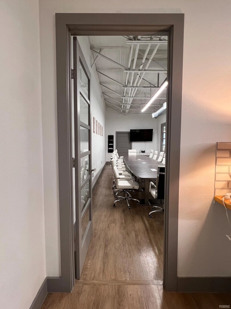 16-Person Conference Room